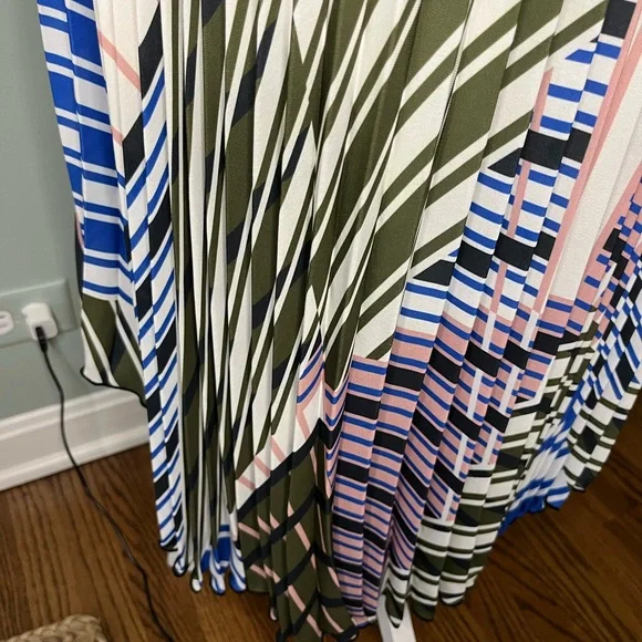 Parker Flowy, Pleated Graphic Skirt - Picture 3 of 5